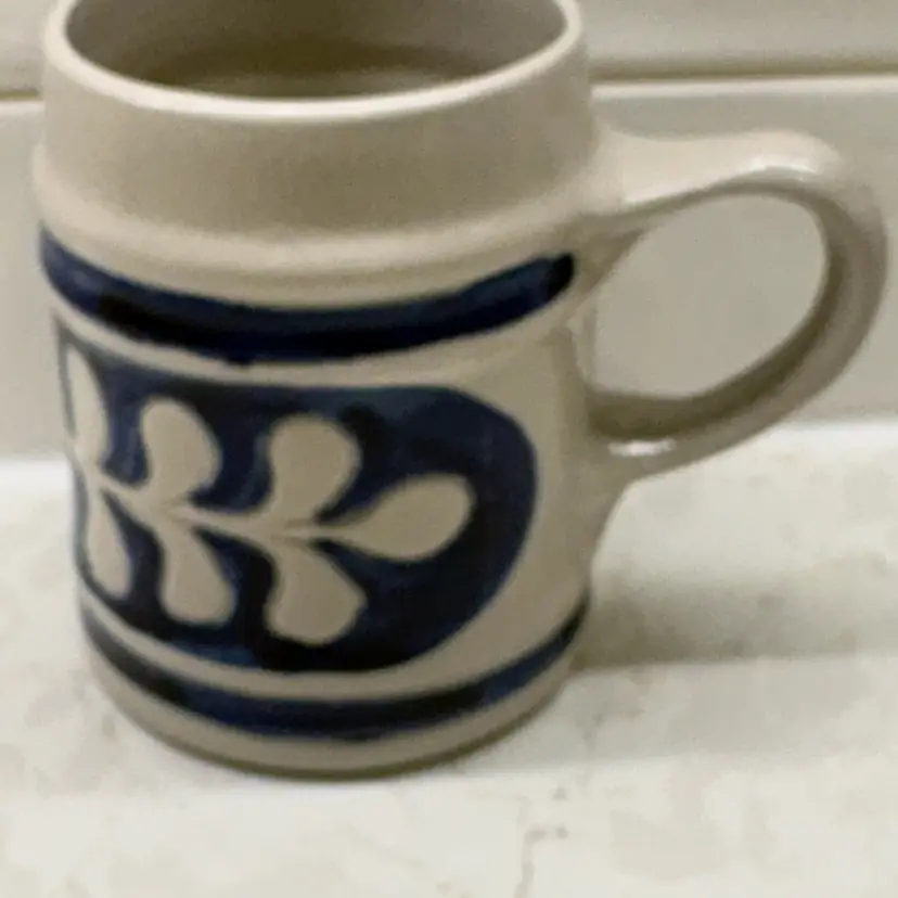 Williamsburg Pottery Salt Glaze Mug Cobalt Blue Leaf 4" Virginia Stoneware