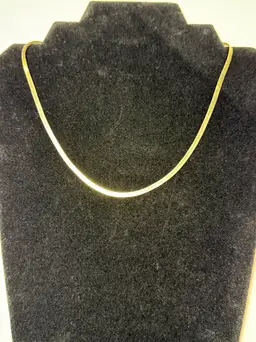 Vintage Gold Tone Flat Herringbone Necklace Unbranded 18 in. Excellent Condition