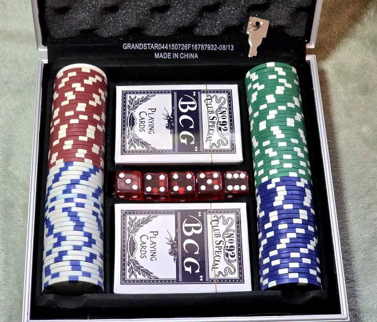 Deluxe Travel Poker Set