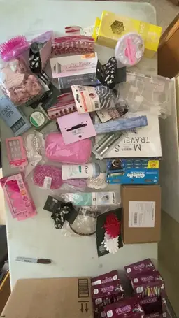 New Beauty & Hair Accessories Resellers 34 PC Lot #7071