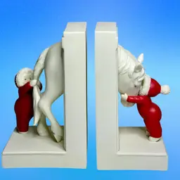 Department 56 Bookends Snowbabies Babies on The Farm “ For The Love of Ponies” Red & White
7-3/8” T x 4-1/2” L x 3-1/2” W
