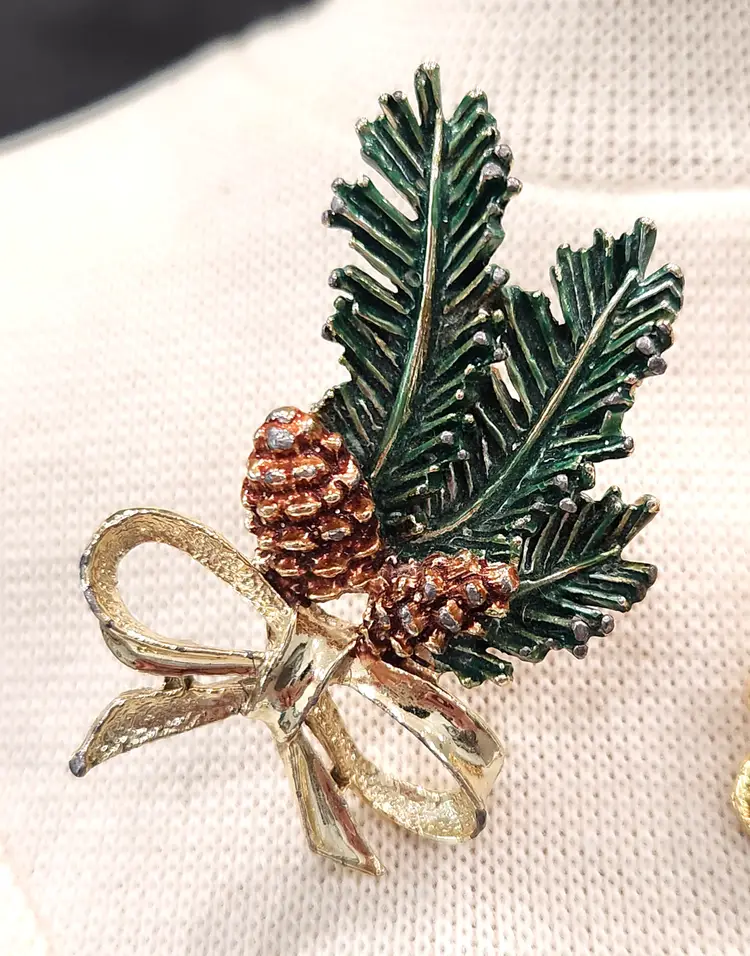 Vintage Christmas Brooch Lot Gerry's Pinecone Spray Tree Wreath & Candy Cane