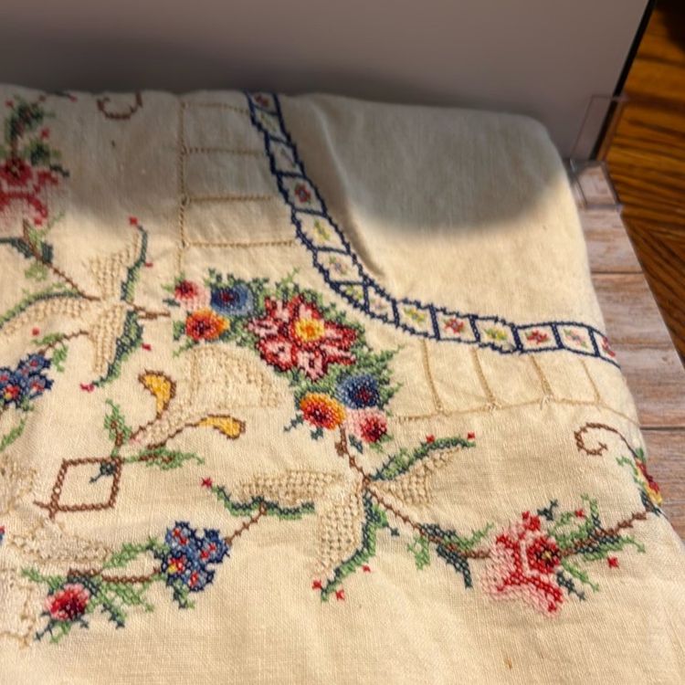 Tablecloth 29 By 26 For Small Table VTG Embroidered Cross Stitched Beautiful Piece