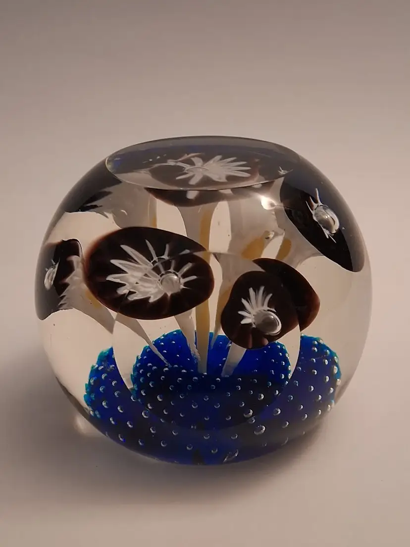 Vintage, Beautiful Fratelli Toso Multi-Faceted, IcePick Flowers, Bullicante Paperweight