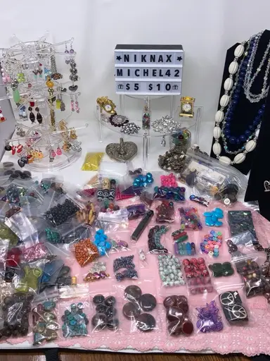 Beads & Jewelry Dig! Some Glow! Hubby’s Away, Let’s Play! 💃🏽🕺💃🏽