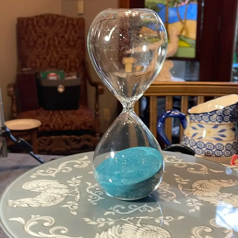 Hour glass with green sand 8 inches