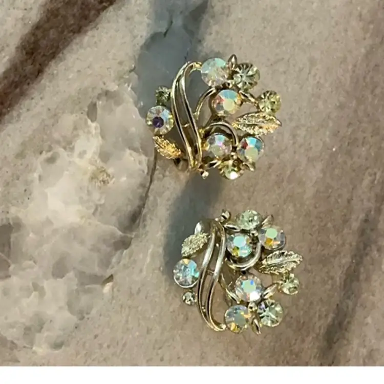 Vintage 1” Lisner Screw Back Gold Tone And AB Rhinestone Round Ear Rings