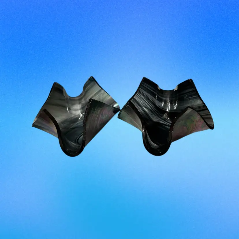 Collectable vintage, hand-crafted art glass handkerchief drape vase Or Candle Holder