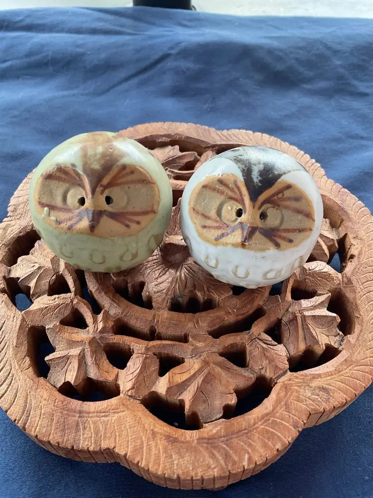 Vtg Pottery Owl Salt & Pepper Shakers W/ Stoppers