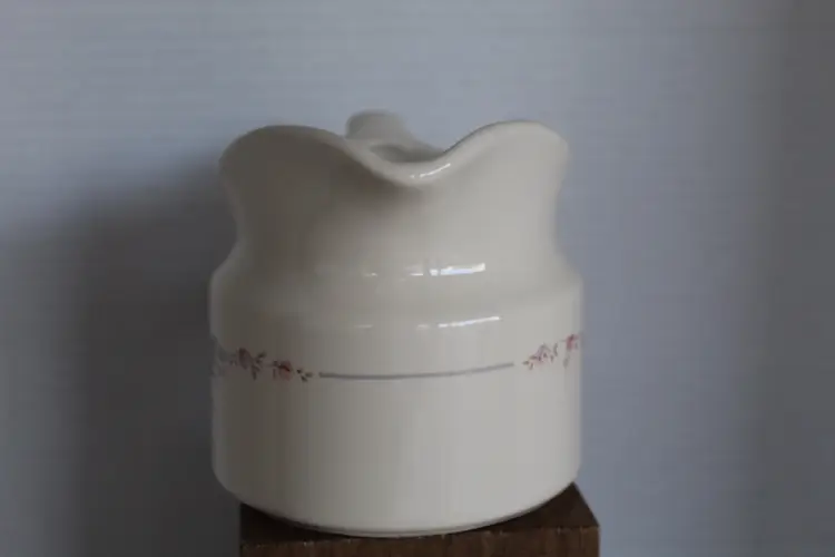 Pfaltzgraff Trousseau Gravy Boat Retired USA - Discontinued - Vintage!!!