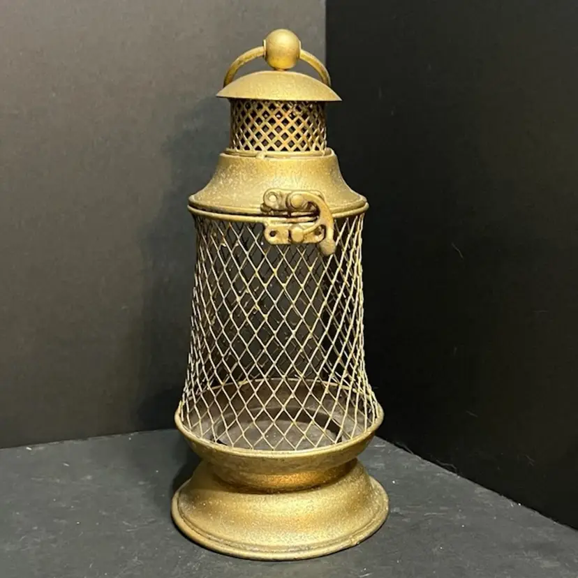 Goldtone Wire Lantern ~9.25” x 4.5” diameter
