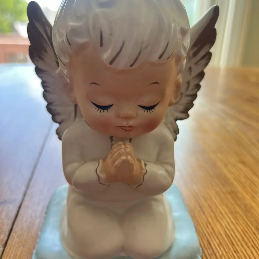 Vintage Lefton ceramic praying angel planter with painted details. 6x4"
