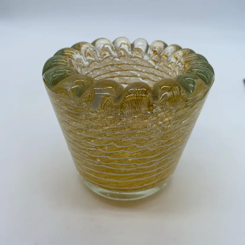 #0511 A vintage Murano glass bowl with gold threads and ruffled rim.