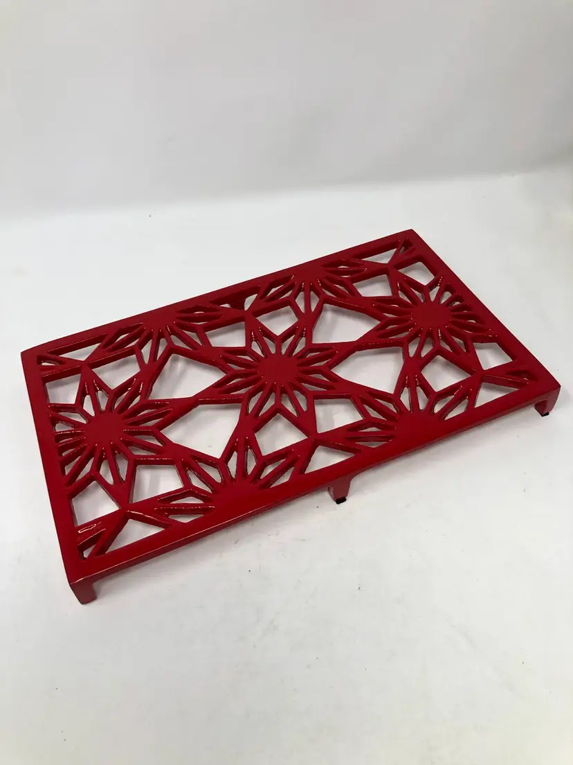 Crate and Barrel Red Holiday Star Metal Kitchen Trivet