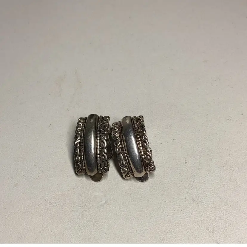 Small Silvertone Clipon Earrings 1/2”