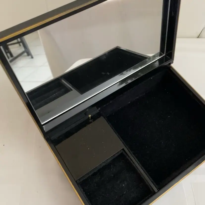 #4121 Otagari Japanese Lacquerware Music Box 1980s