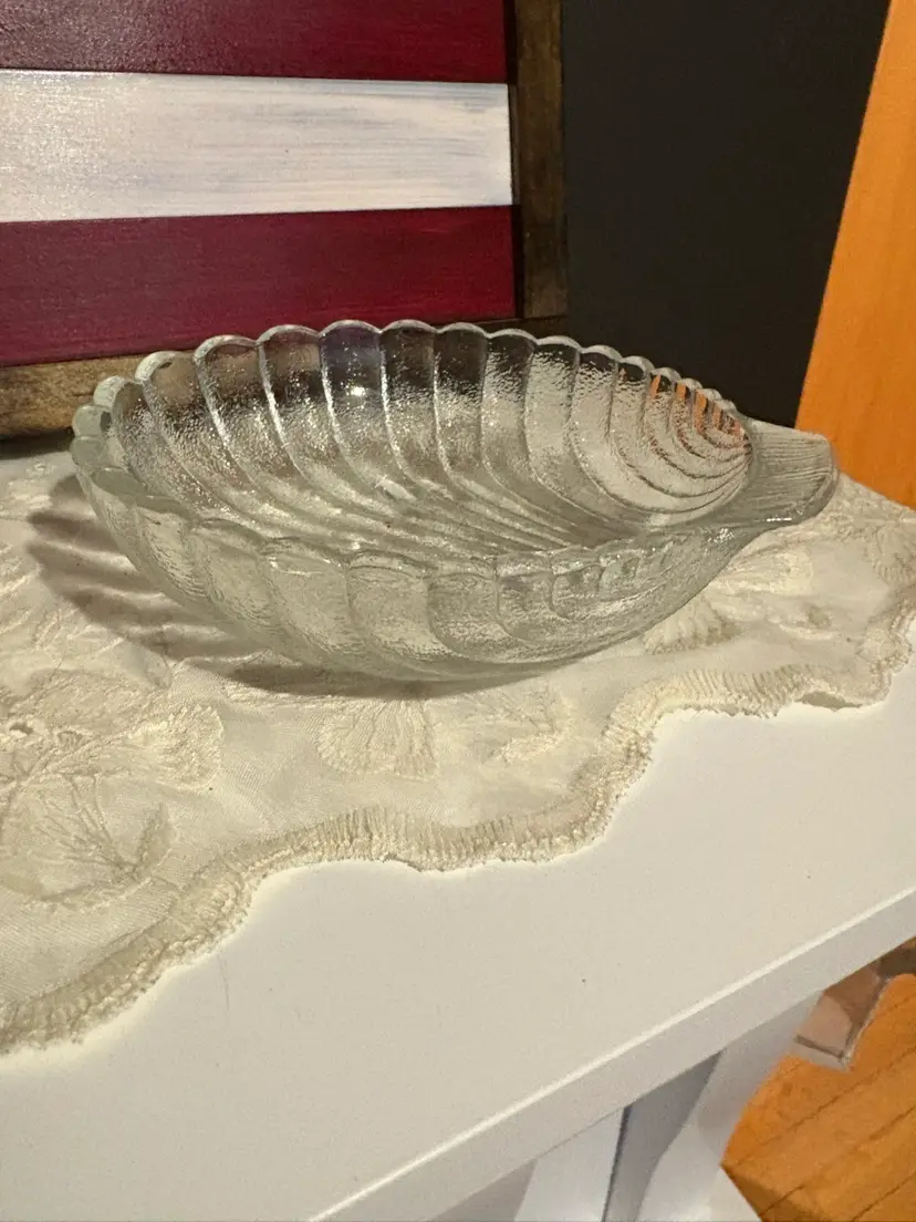 Textured Glass Shell Dish