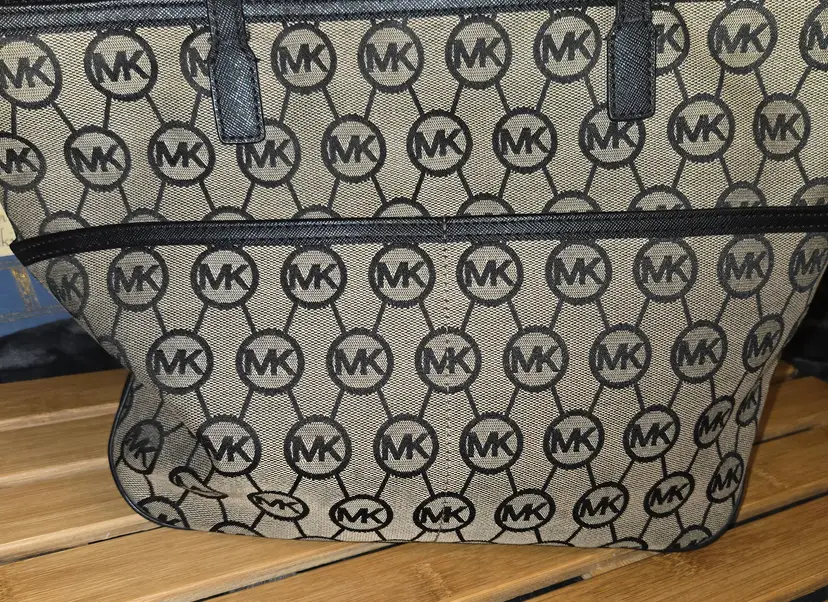 Michael Kors MK Signature Tote Bag Beige Black Jacquard Shoulder Purse Gold Tone