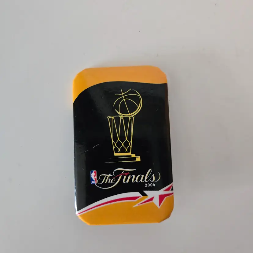 2004 NBA Finals pin badge Vintage