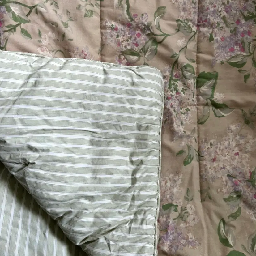 American Living Reversible Floral Striped Comforter Pillow Shams Full / Queen