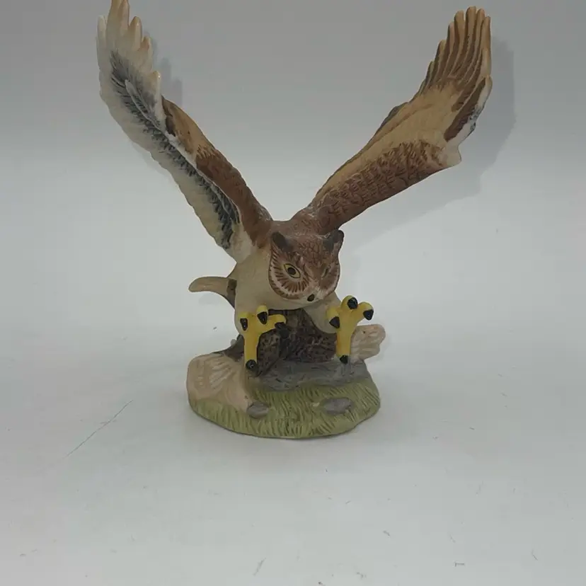 Owl Royal Heritage Collection Ceramic Horned flying 5.5" Sculpture figurine