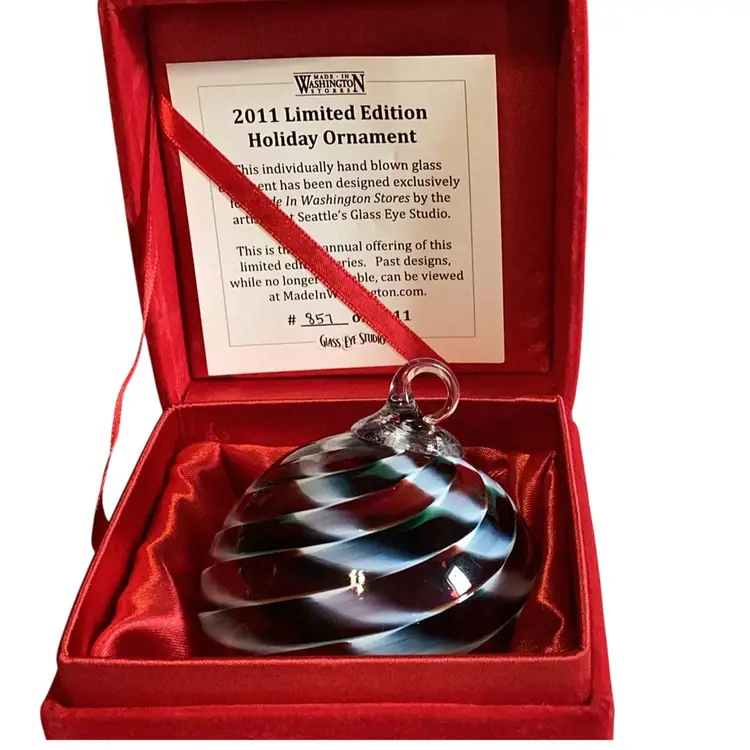 #01 2011 Limited Edition Holiday Ornament Glass Eye Studio In Original Box Numbered 3” Round