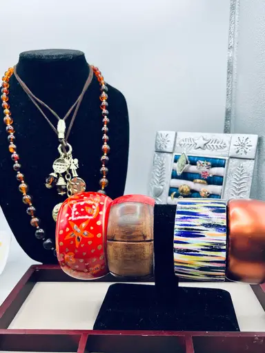 TN Finds And Necklaces