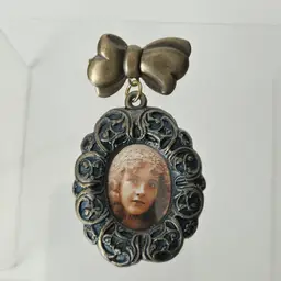 Vintage Picture Frame Photo Holder Brooch With Bow Topper