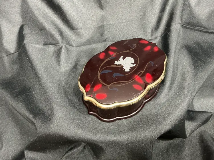 #3 Music Box Black and Red Lacqer