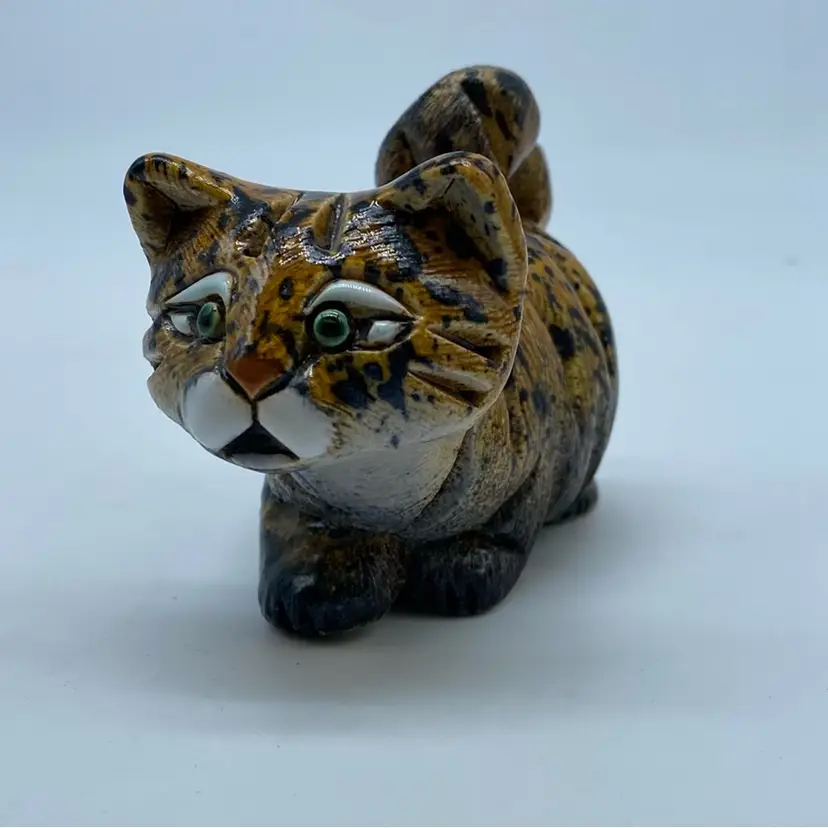 #3053 ceramic tabby cat figurine by Artesania Rinconada.