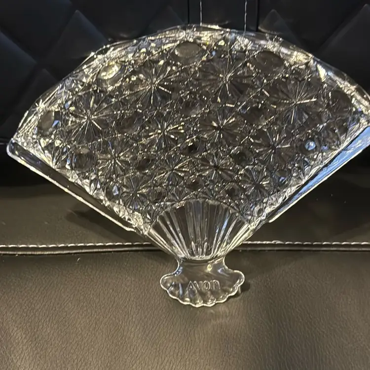 Avon Daisy Button Crystal Dish