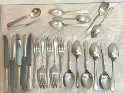 Vtg Wm. Rogers 23 Piece Set Flatware Silverplate Paris Pattern 1930’s