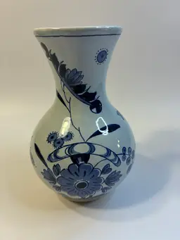 Vintage Williamsburg Delft Blue Ceramic Vase 5.5”