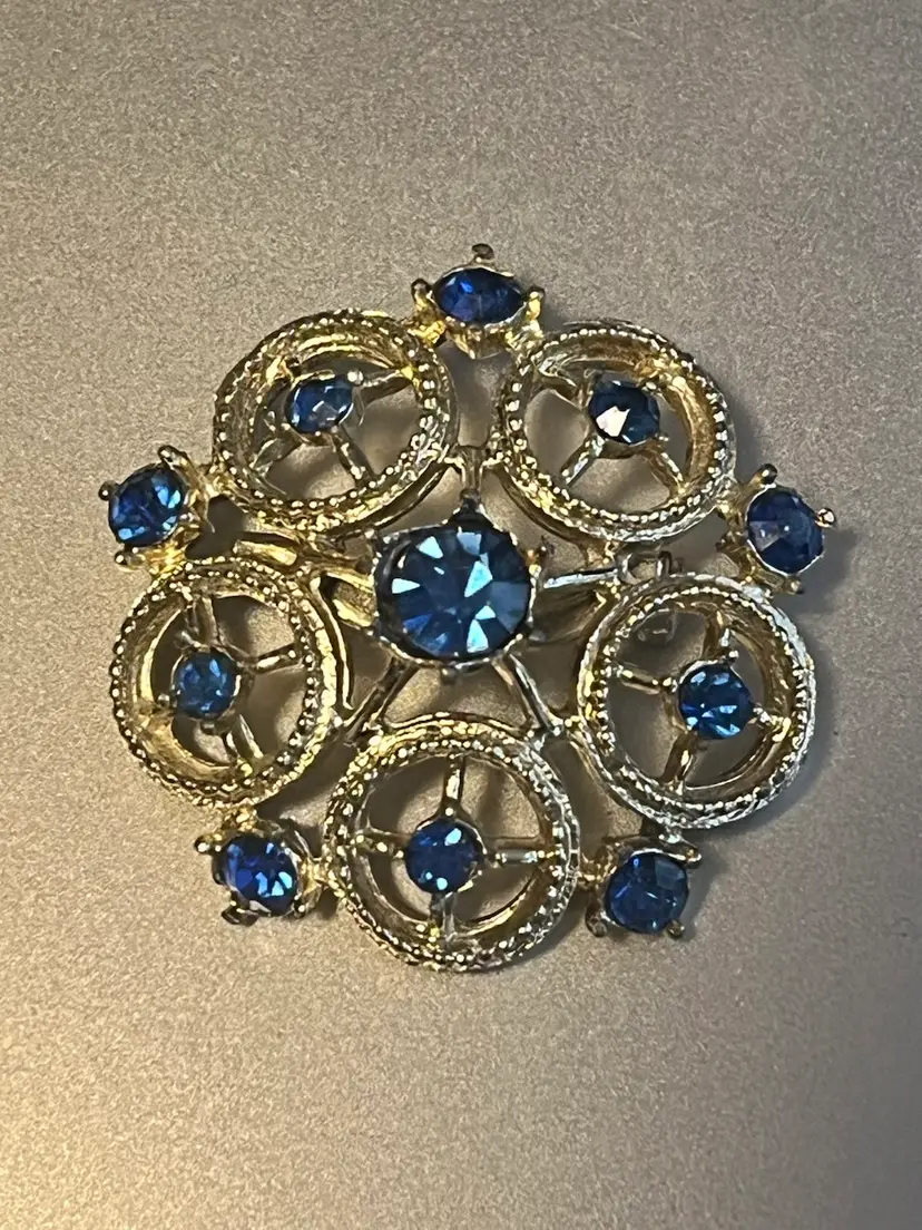 Vintage Prong Set domed Blue Rhinestone Flower Pin Brooch gold tone
