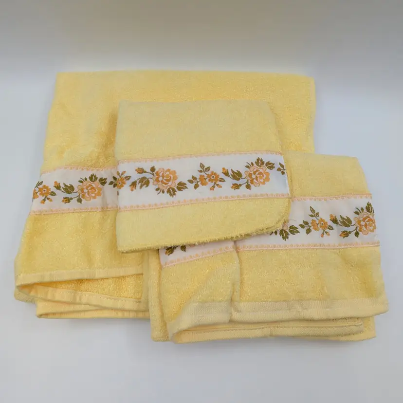 Vintage Cannon Yellow Roses Bath Towel Set 3 Cottagecore NOS