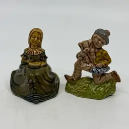 CHOICE: Vintage Wade Ceramic Pottery Nursery Rhyme Figurines Miss Muffet And Tom Tom The Piper’s Son Characters From Nursery Favourites Collection Miniatures Included As Premiums In Red Rose Tea Boxes Large Whimsies