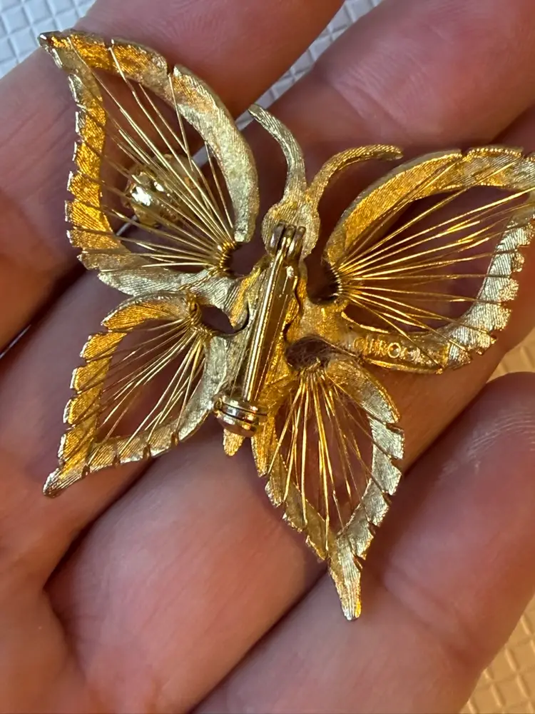 Over 2” Wire Mess Wire Butterfly W/ Faux Pearl