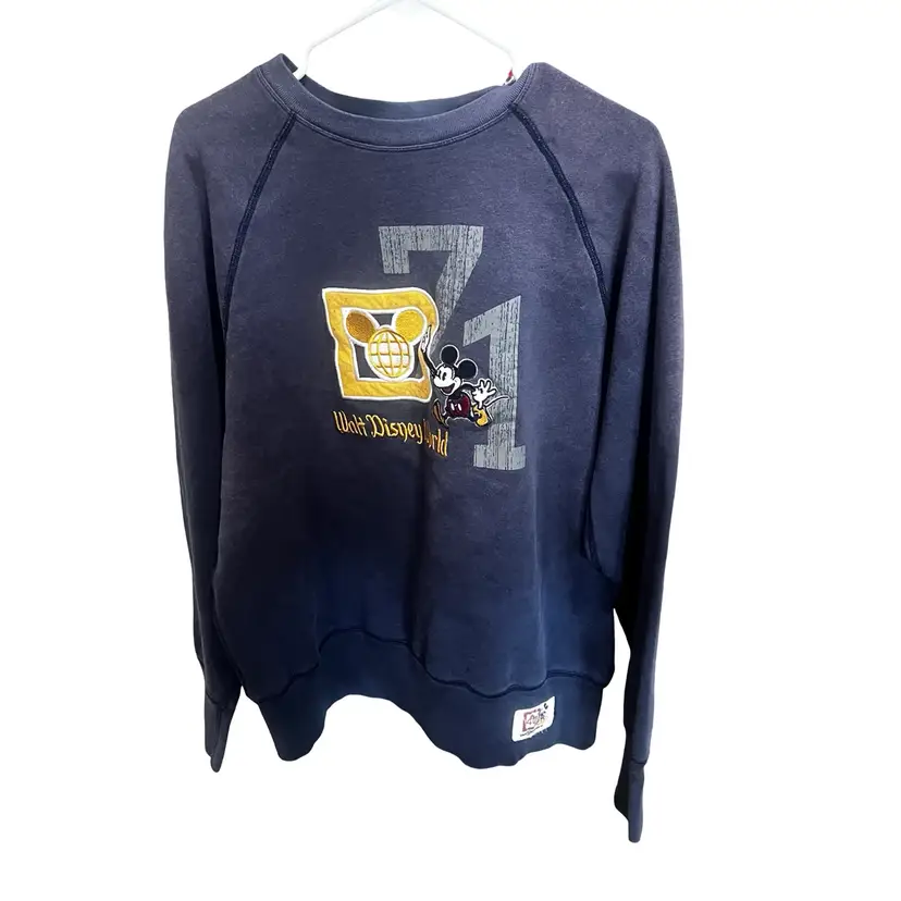 13 Vintage Mickey Mouse, Disneyland, Sweatshirt Women’s Medium