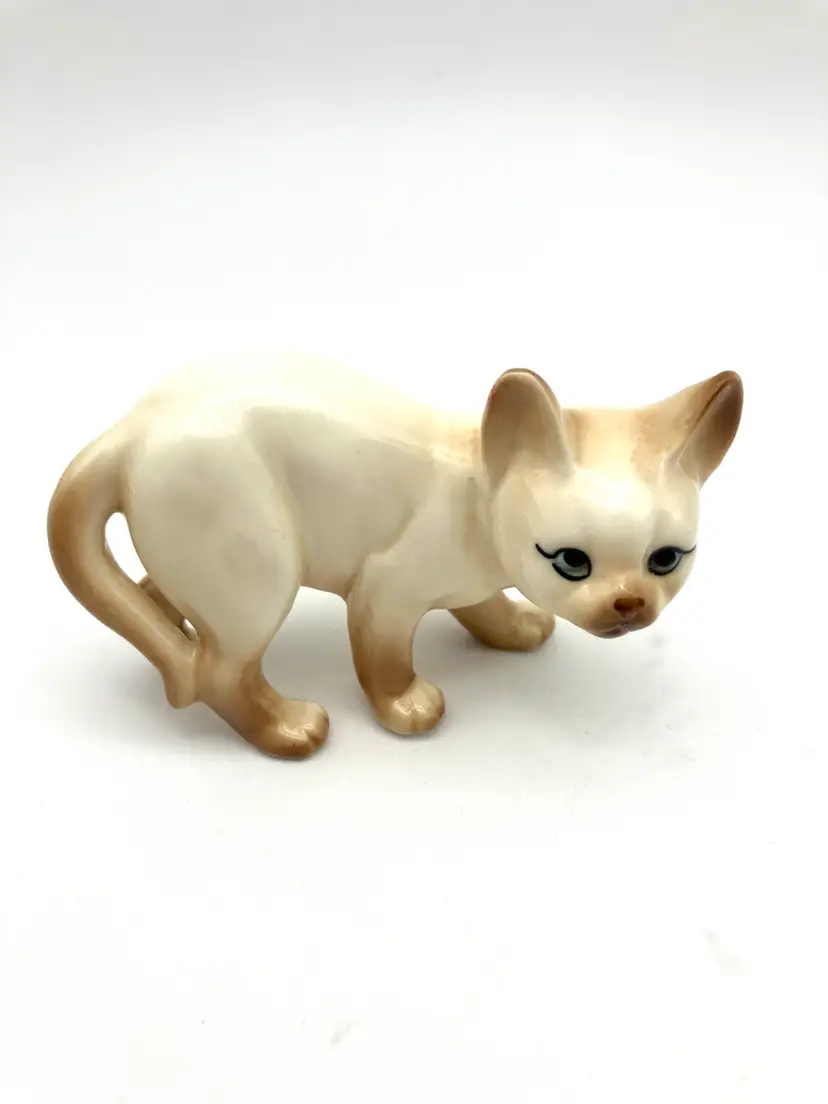 BIN - Danbury Mint 1986 Bone China Cats Of Character “Watching Out.” 3.5”