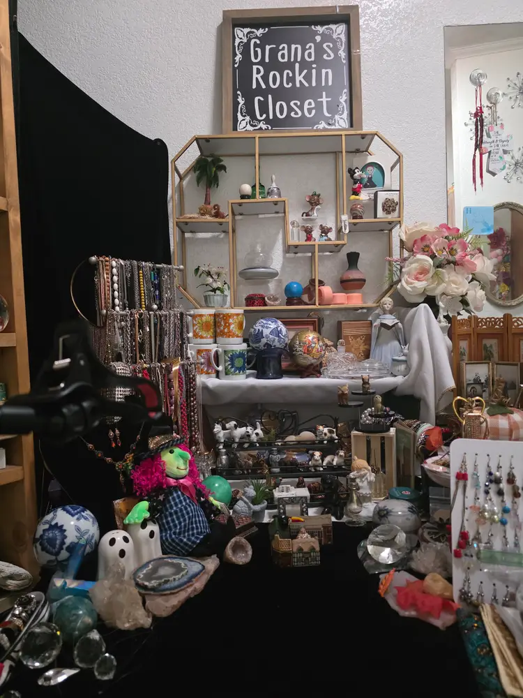 Come see what's in Granna's Closet today! Come celebrate 500 sales with me! 