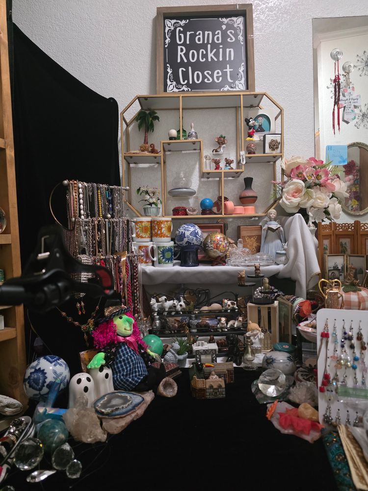 Come see what's in Granna's Closet today! Come celebrate 500 sales with me!