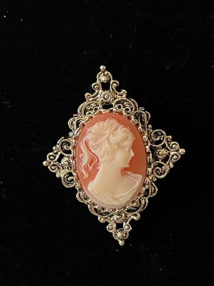 Vintage Gerry’s Cameo Brooch Pendant Gold Tone Victorian Style