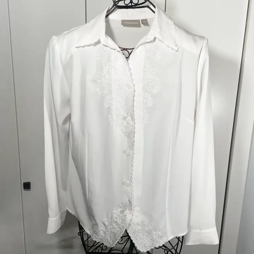 Vintage Women's Croft & Barrow White Floral Embroidered Medium Blouse