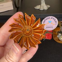 #04 - 01 - Enamel Flowers Each $3 Starting Bid