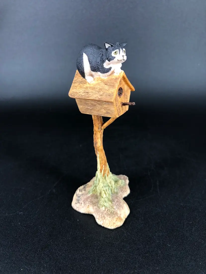 Lowell Davis Cat on Birdhouse Figurine