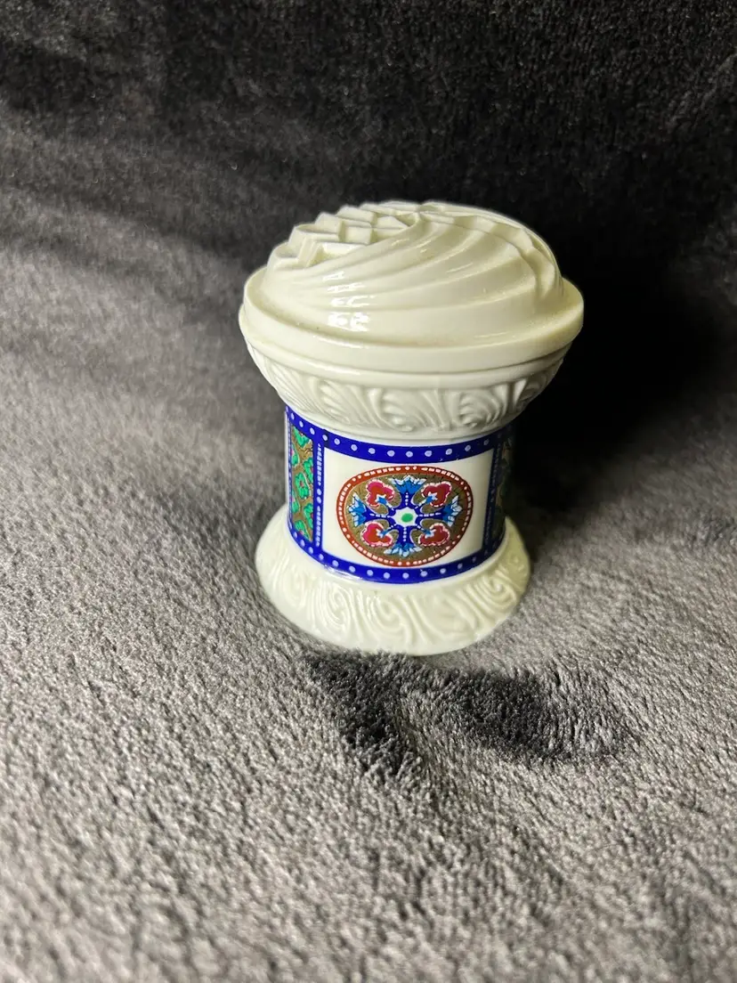 Vintage Elizabeth Arden Byzantium Small Porcelain  Jar Trinket Box Empty 1980’s