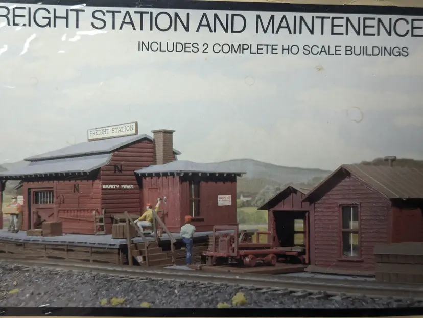 Con-Cor Freight Station & Maintenance Shed #9022 Sealed Box HO Scale Train Village Model kit Vintage 1980's collectible miniature buildings