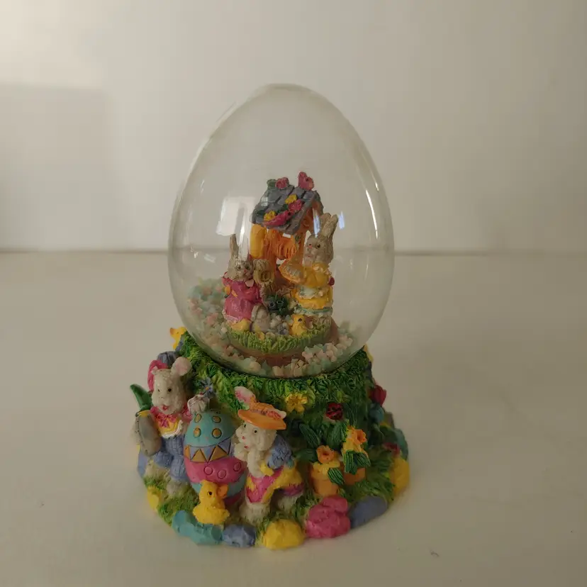 Easter Egg Globe featuring Easter scene. 3.5 inches high.