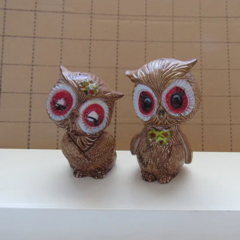 VTG Plastic Brown Owls Salt & Pepper Shaker Set