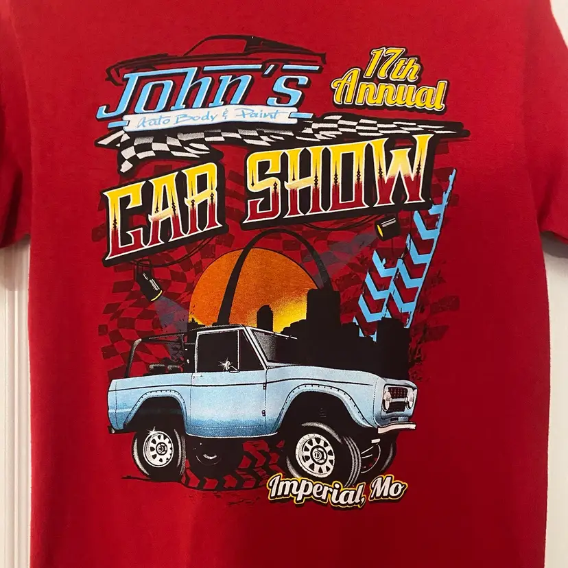Mens Graphic T Shirt Red S 34” John’s Auto Body Imperial MO Car Show Blue Jeep